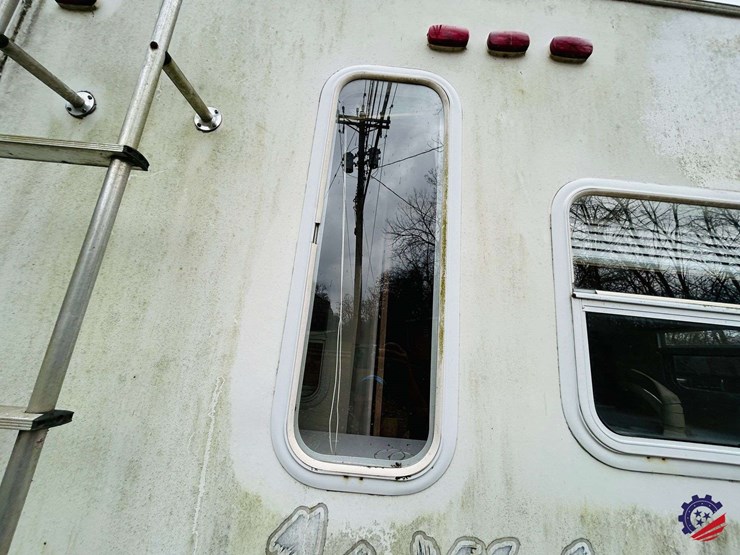 2003-forest-river-wildcat-28rk-t/a-camper-gooseneck-trailer-image-40