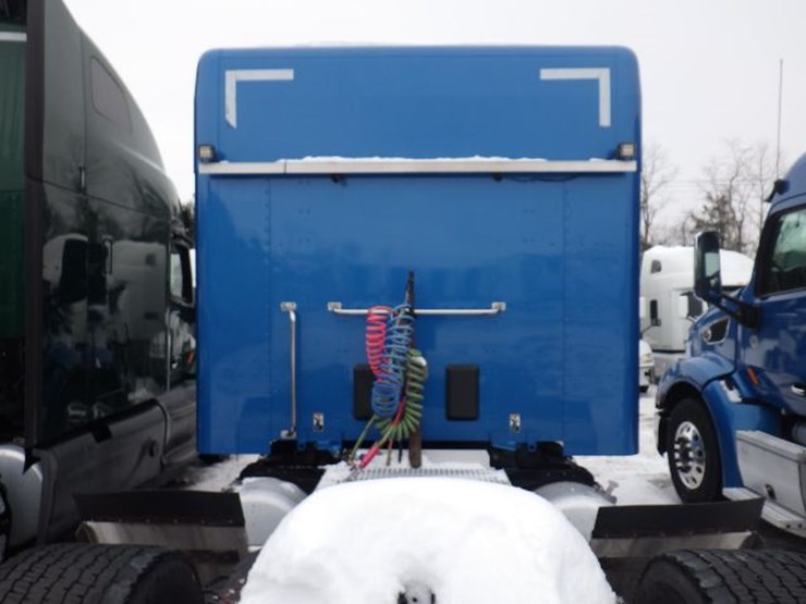 2020-peterbilt-579-image-11