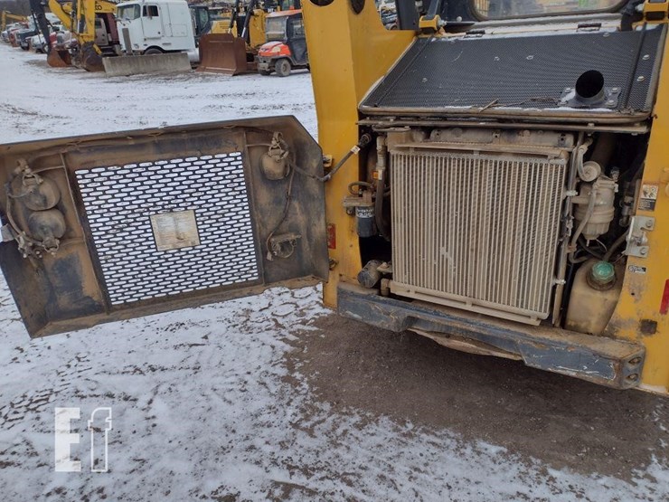 2019-deere-317g-image-35