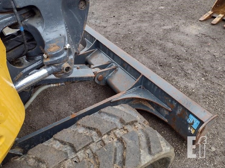 2022-deere-26g-image-22