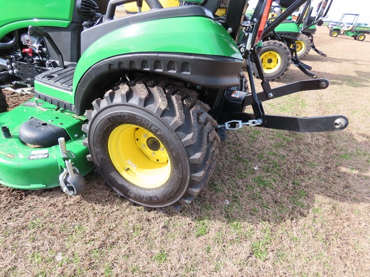 2025-john-deere-1025r-image-12