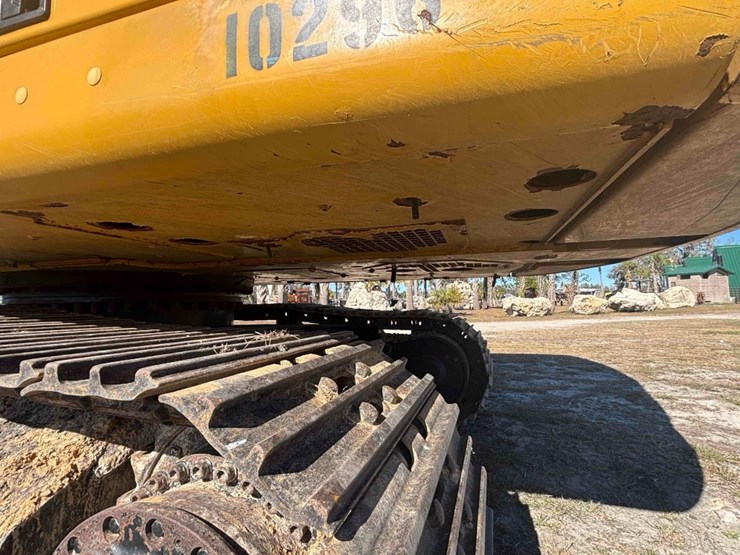 2020-caterpillar-320-image-25