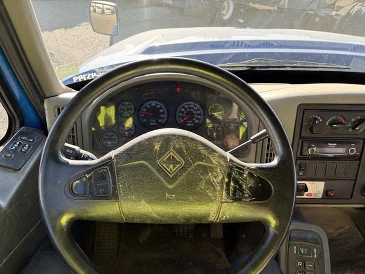 2018-international-7400-image-10