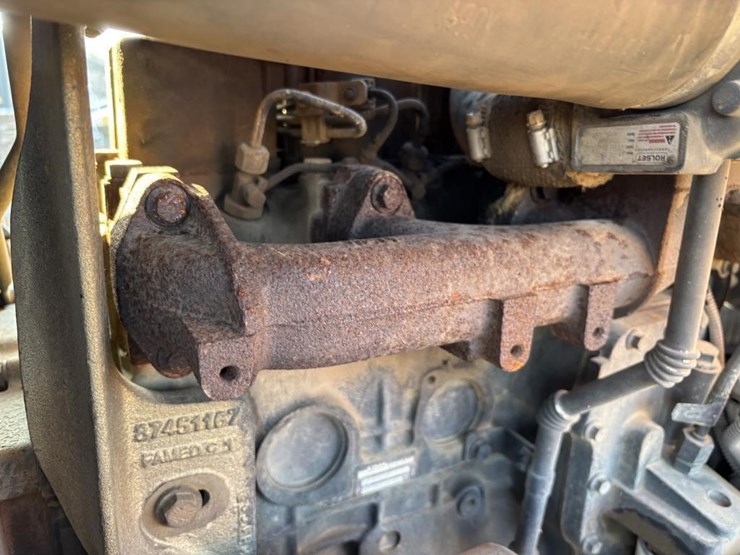 2011-case-570m-xt-image-57