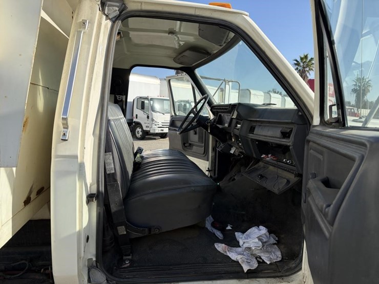 1993-ford-f700-image-8