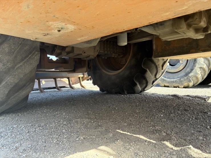 2009-case-570m-xt-image-21