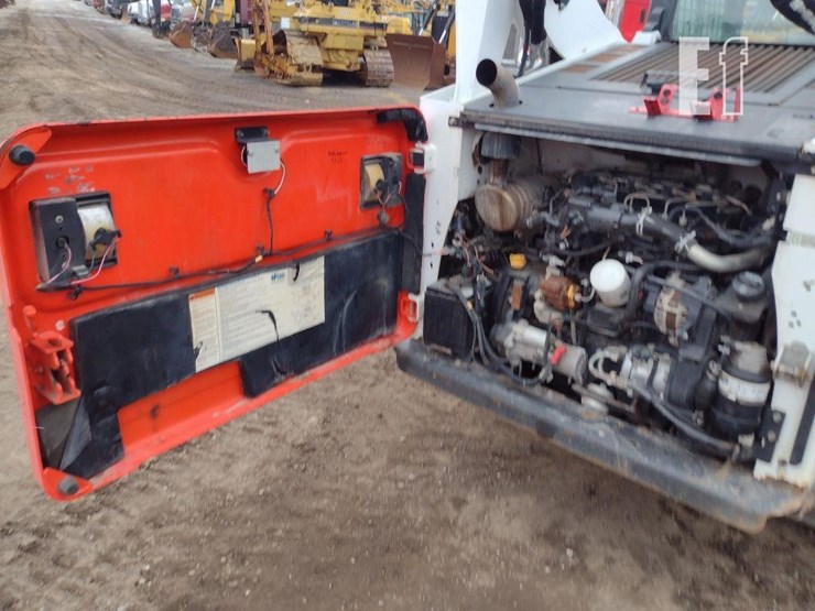 2017-bobcat-t740-image-38