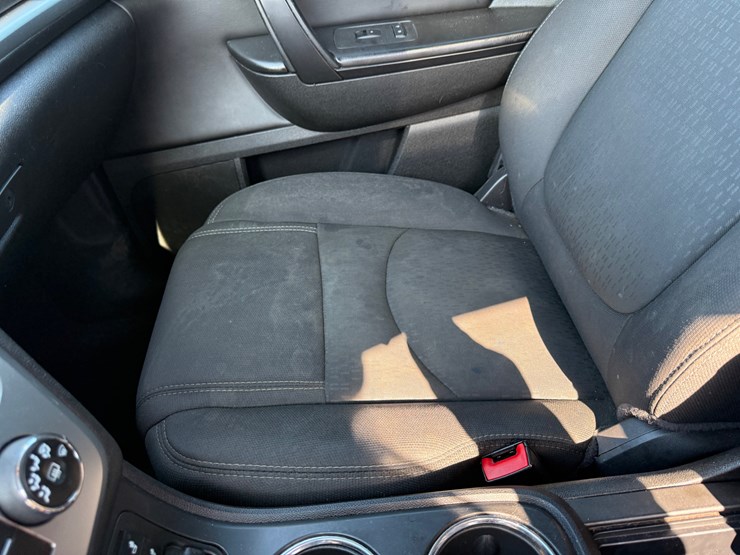 2015-gmc-acadia-sle-image-30