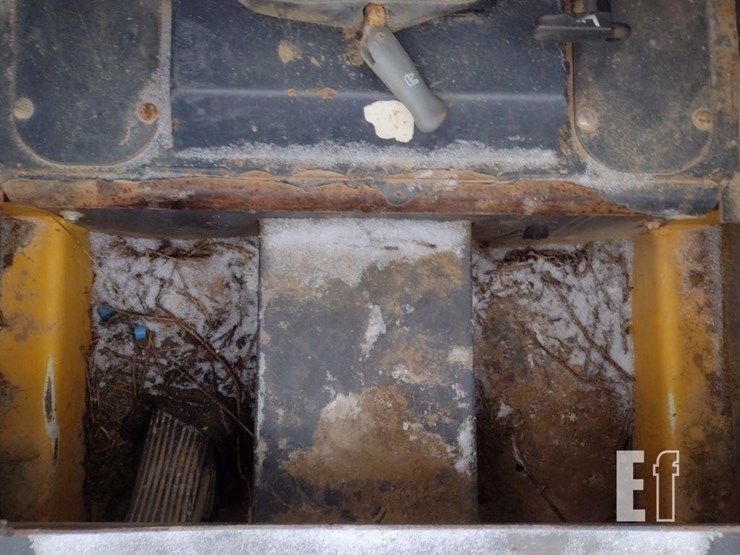 2019-deere-317g-image-12