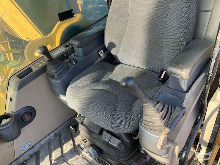 2005-caterpillar-325c-image-14