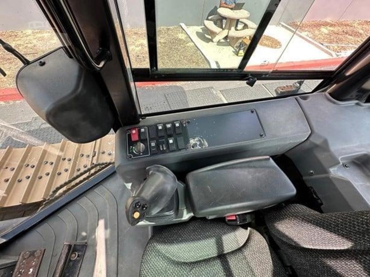 2013-caterpillar-d5k2-lgp-image-22