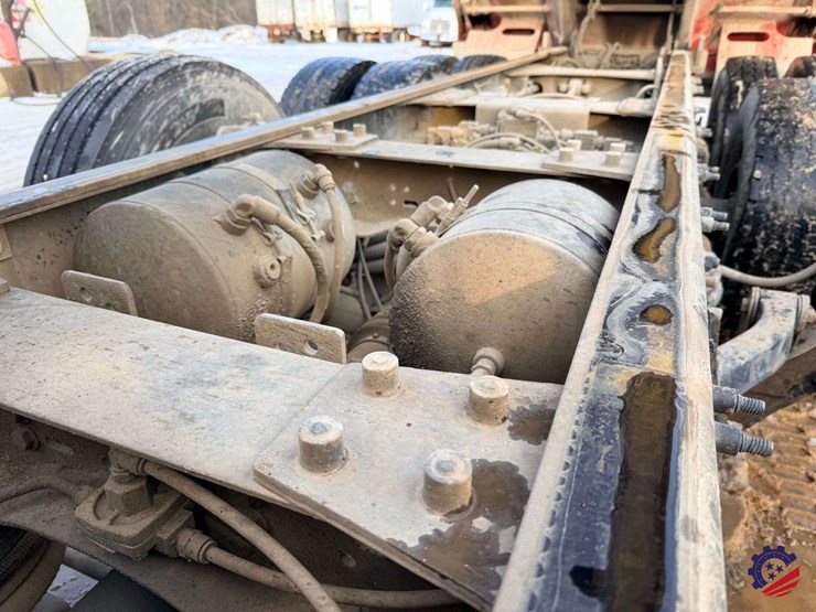 2018-mack-granite-gu713-image-78