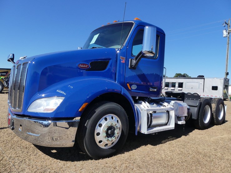 2017-peterbilt-579-image-1