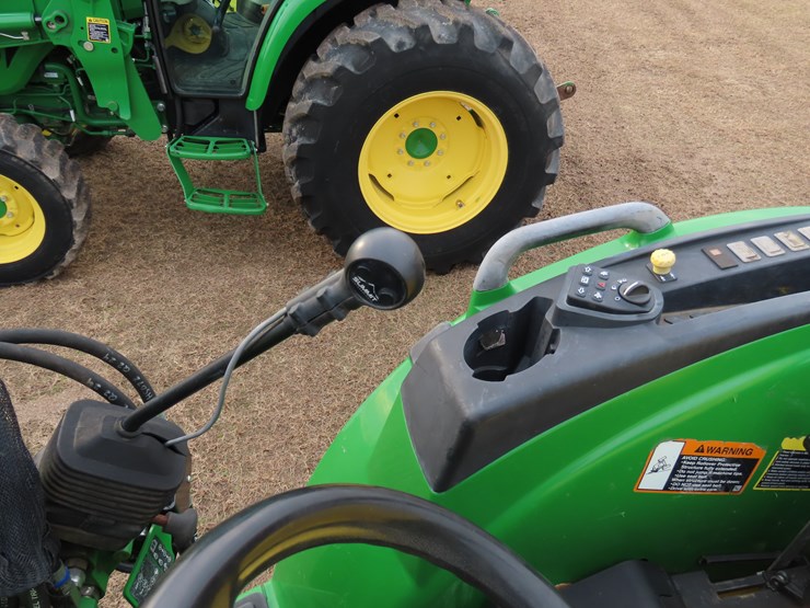 2019-john-deere-4044m-image-17