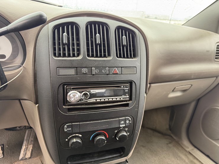 2002-dodge-grand-caravan-image-37
