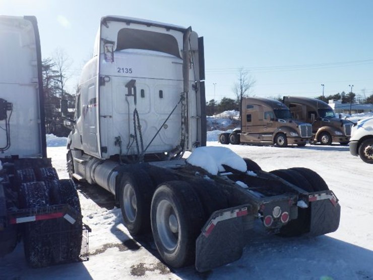 2020-freightliner-cascadia-126-image-11