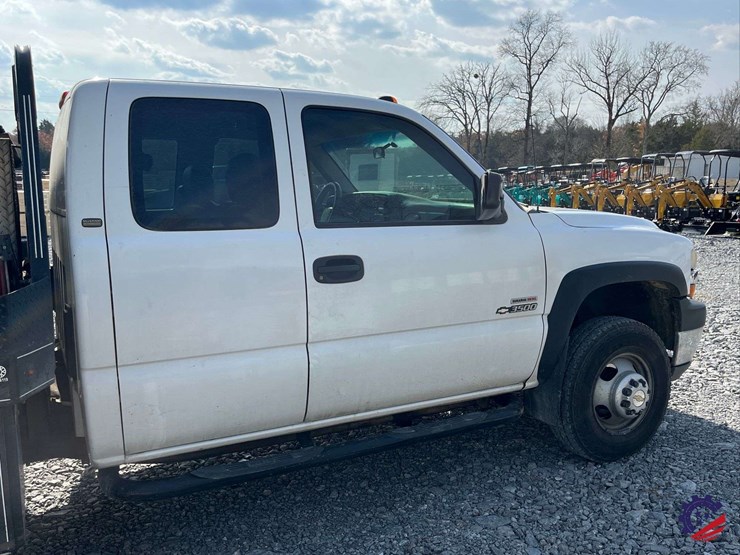 2002-chevrolet-silverado-3500-image-30