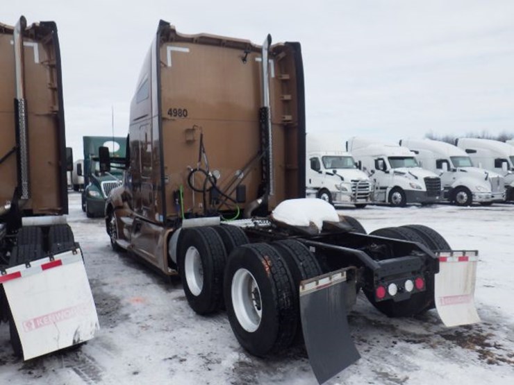 2022-kenworth-t680-image-16