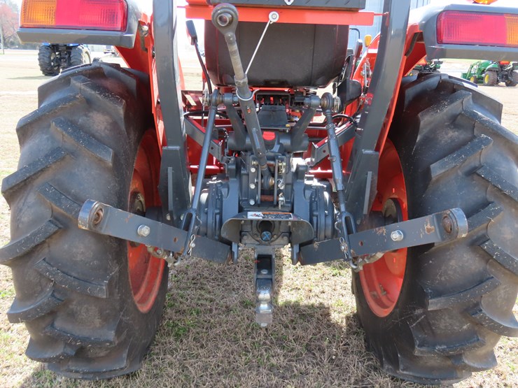 2016-kubota-l3301-image-9