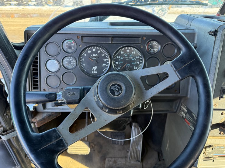 1996-mack-ch613-image-43