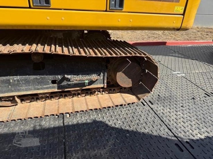 2021-caterpillar-320-image-5