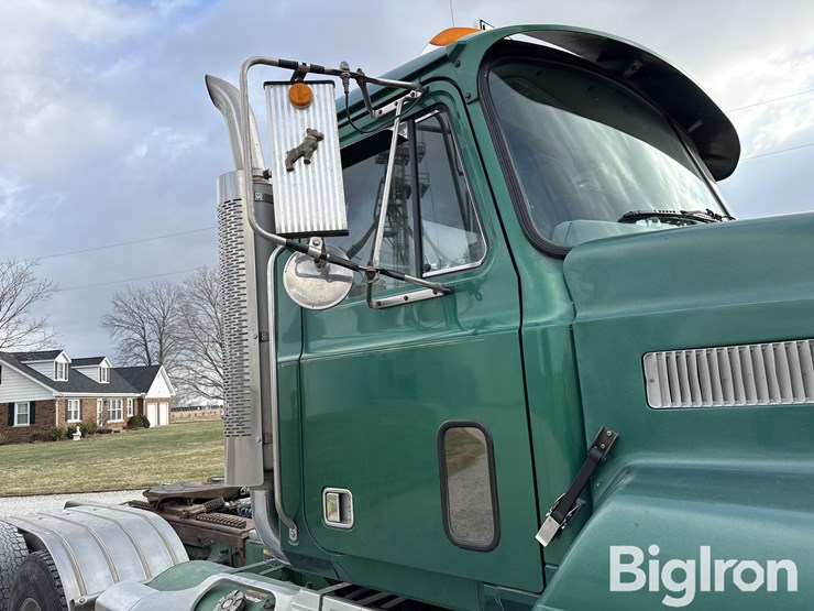 1993-mack-ch613-image-11