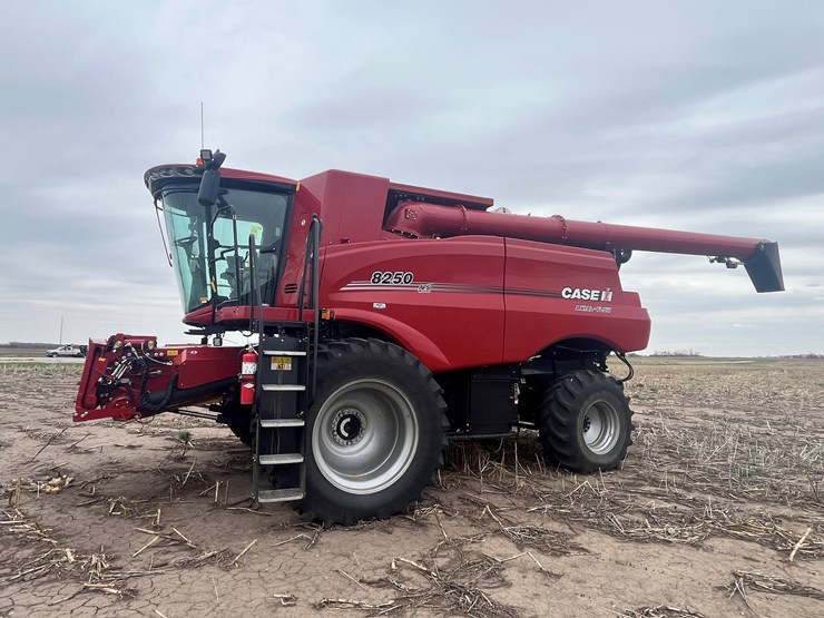2022-case-ih-8250-image-1