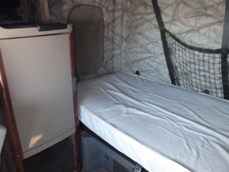 2013-freightliner-cascadia-125-image-18