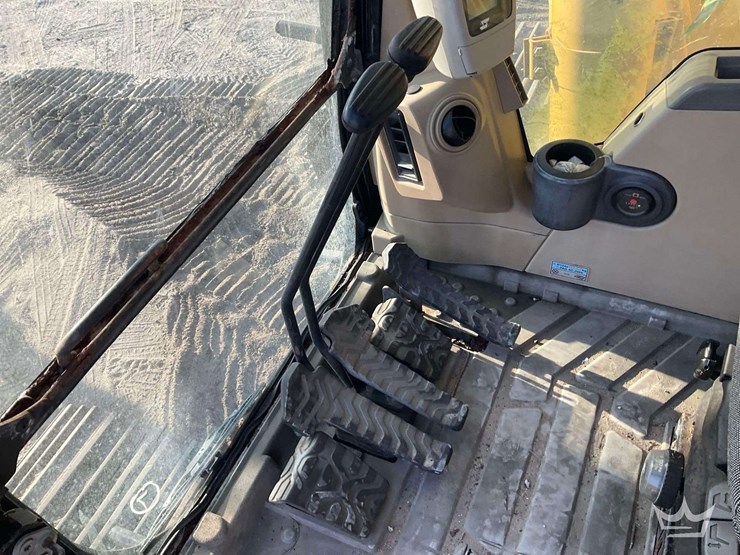 2005-caterpillar-325c-image-13