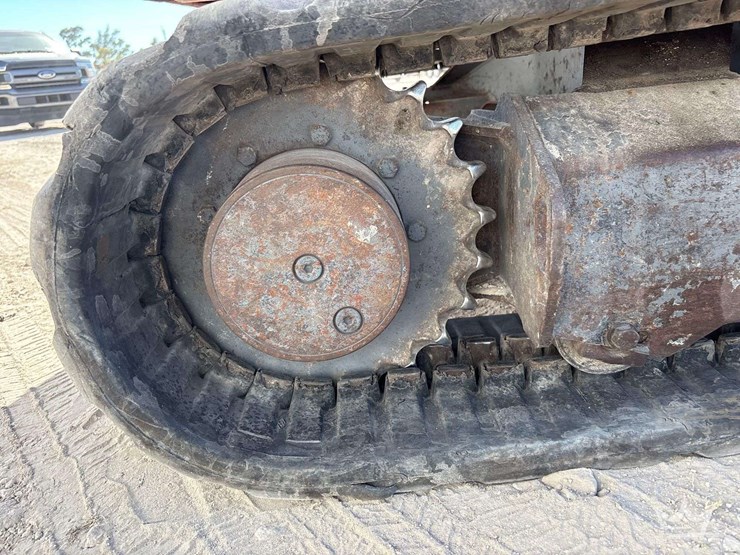 2014-takeuchi-tb228-image-6