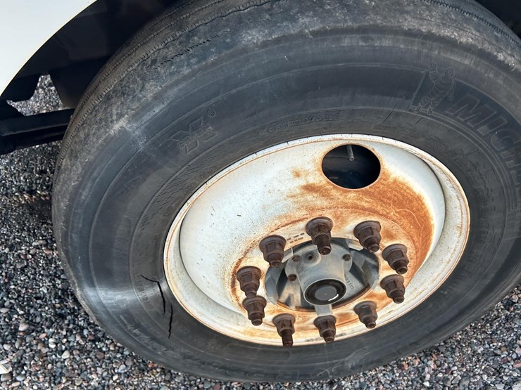 1999-volvo-vnl64t770-image-42