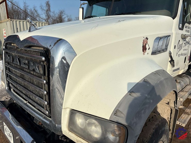 2017-mack-granite-gu713-image-33