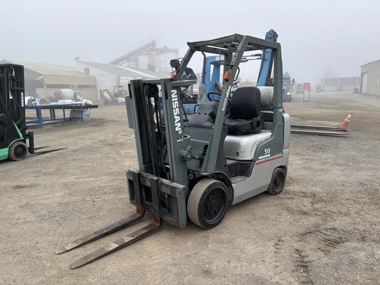 2005-nissan-mcpl02a25lv-image-1