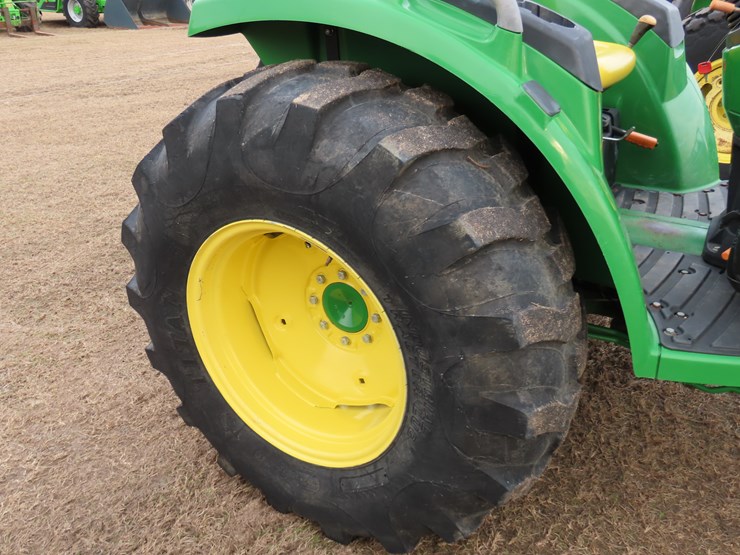 2019-john-deere-4044m-image-8