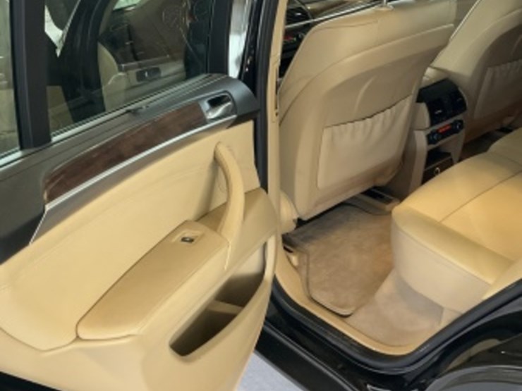 2010-bmw-x5-image-25