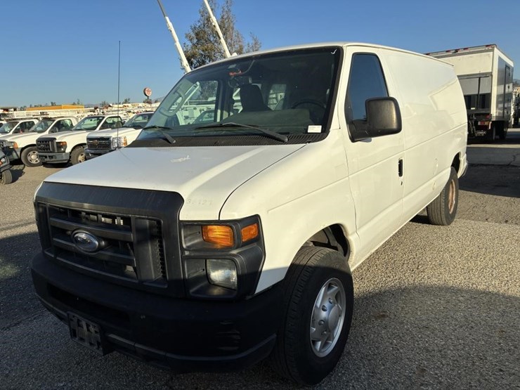 2010-ford-e350-image-1