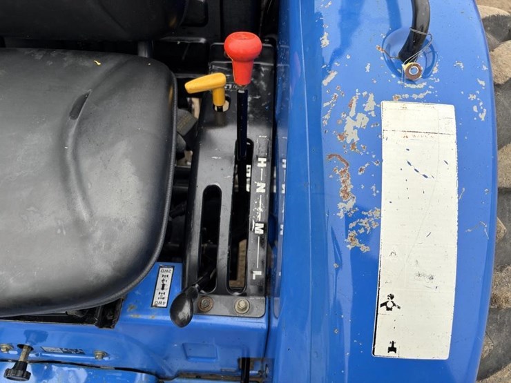 2017-new-holland-workmaster-40-image-38