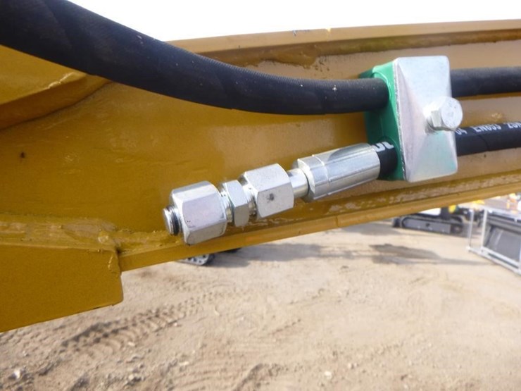 agt-h12r-hydraulic-excavator-image-14