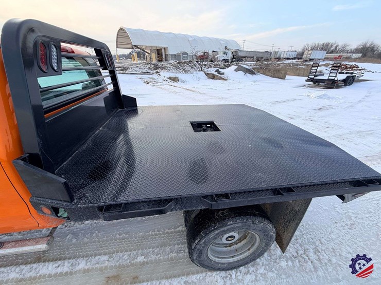 2015-chevrolet-silverado-3500hd-image-14