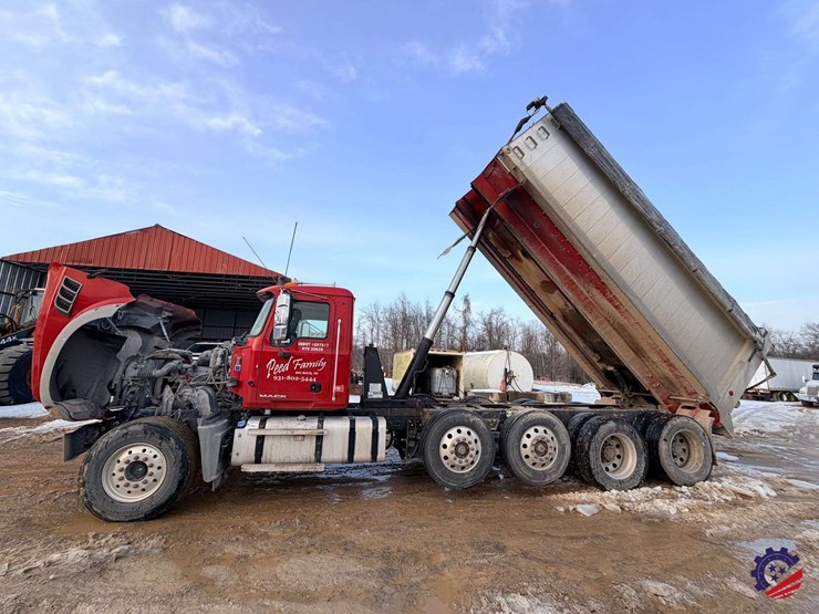 2018-mack-granite-gu713-image-66