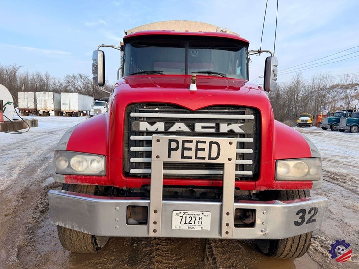 2018-mack-granite-gu713-image-6