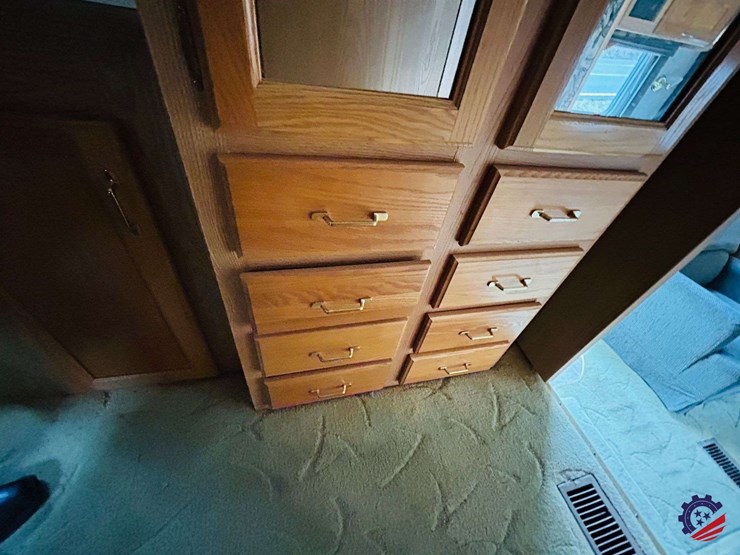 2003-forest-river-wildcat-28rk-t/a-camper-gooseneck-trailer-image-80