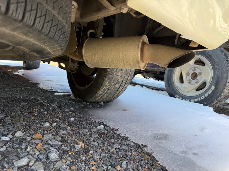 2011-cadillac-escalade-image-10