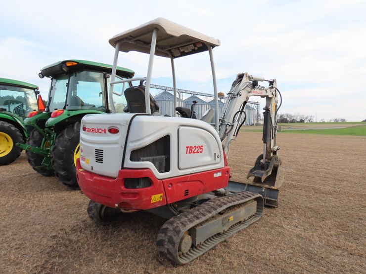 2020-takeuchi-tb225-image-9