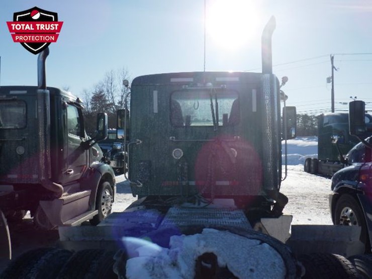 2019-peterbilt-579-image-11