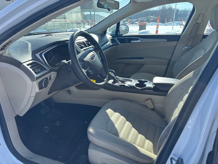 #1119-•-2016-ford-fusion-hybrid-passenger-car-image-12