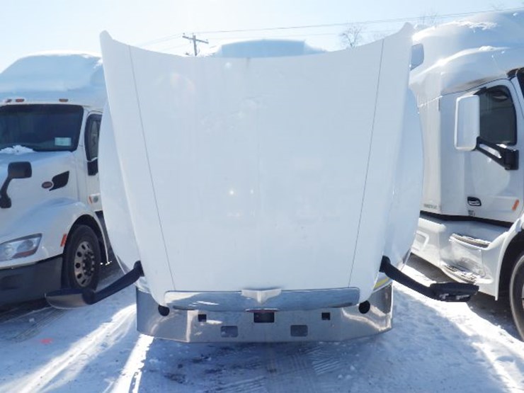 2021-peterbilt-579-image-29