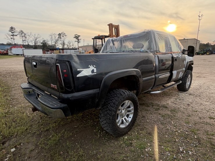 2004-gmc-1500-image-3