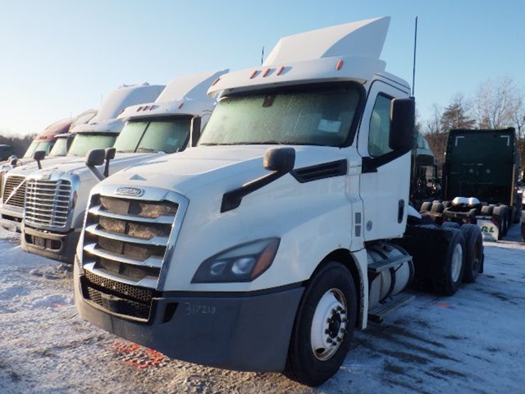 2018-freightliner-cascadia-126-image-1