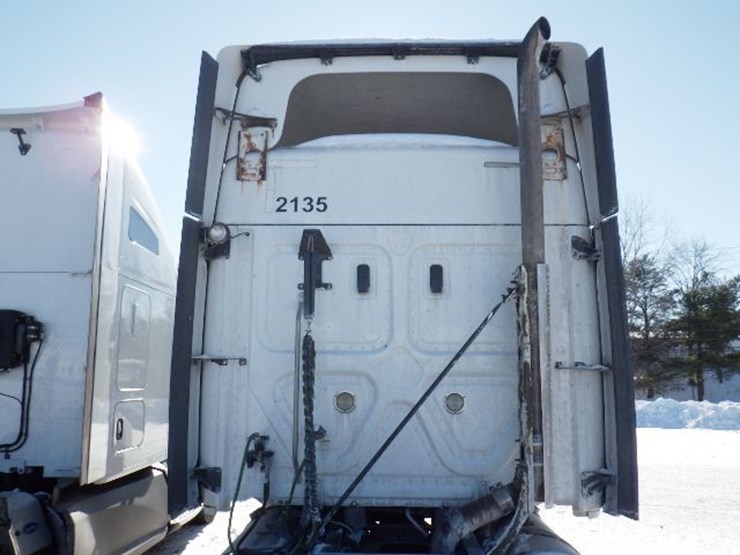 2020-freightliner-cascadia-126-image-10
